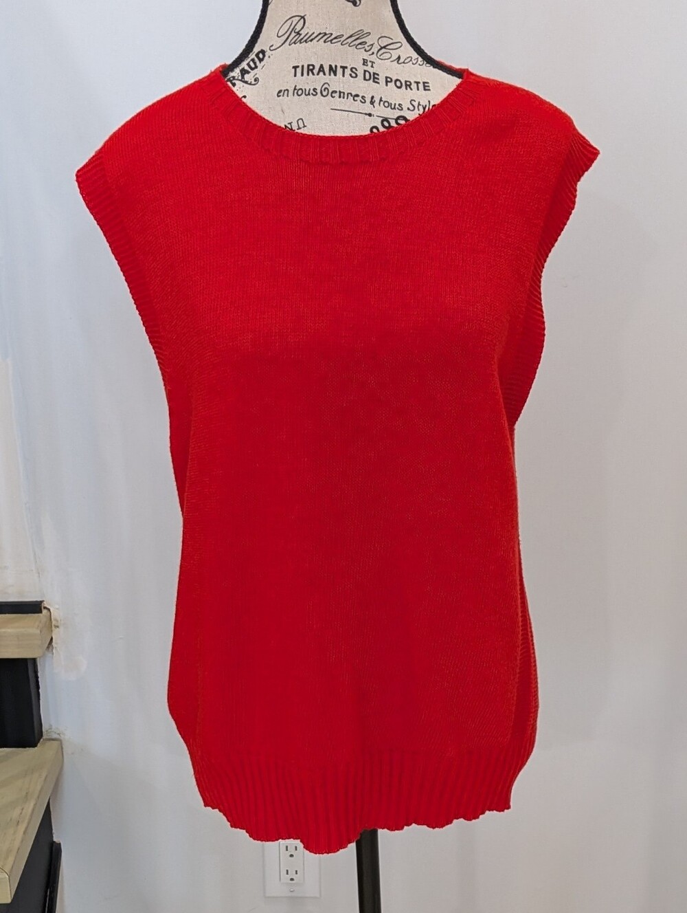 BIANCO & BLUE | Women's Lightweight Red Sleeveless Knitted Sweater Vest